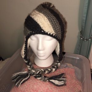 Chaos Pom pom hat